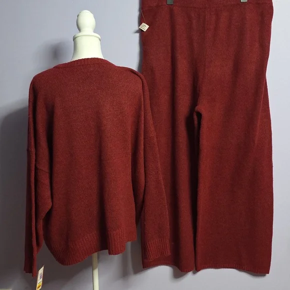Elegant Red Women's Knit Pants & Sweater Set - Picture 2 of 7